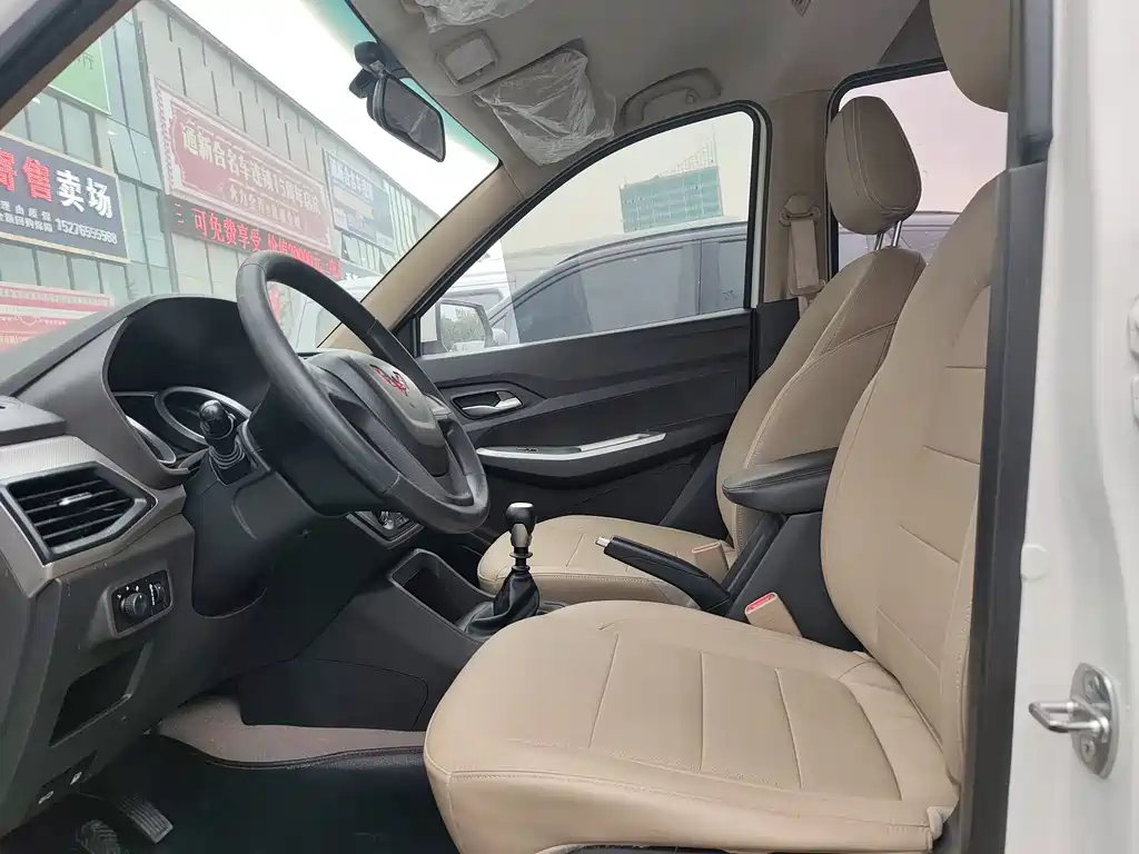 Wuling Hongguang Facelift 1.5 L S Comfort Electric Assist LAR