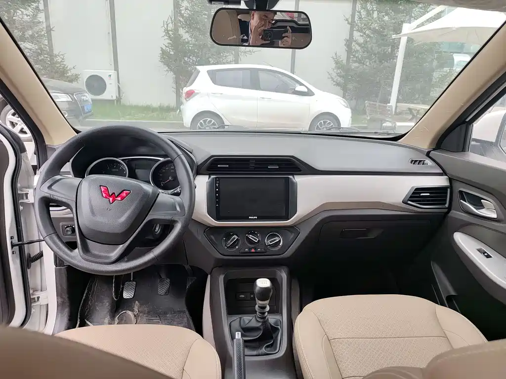Wuling Hongguang Facelift 1.5 L S Comfort Electric Assist LAR