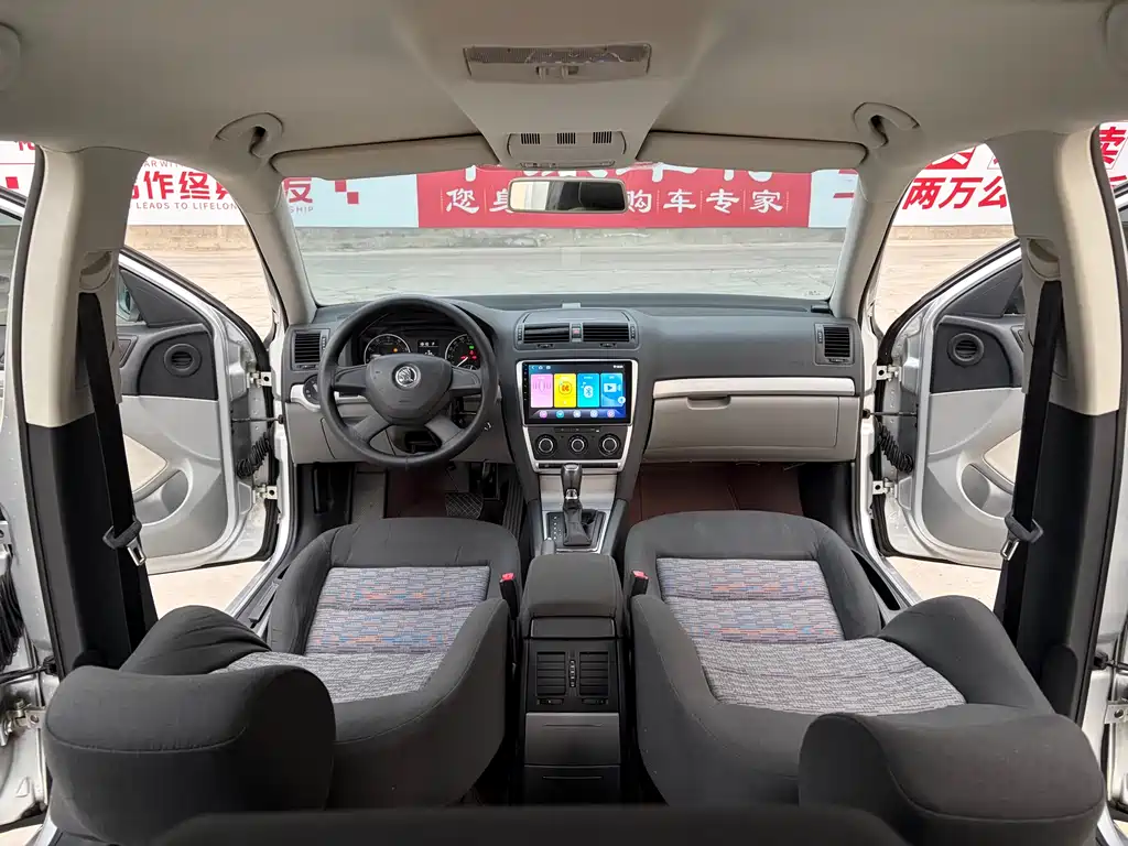 Octavia 1.6 L Auto Yijie
