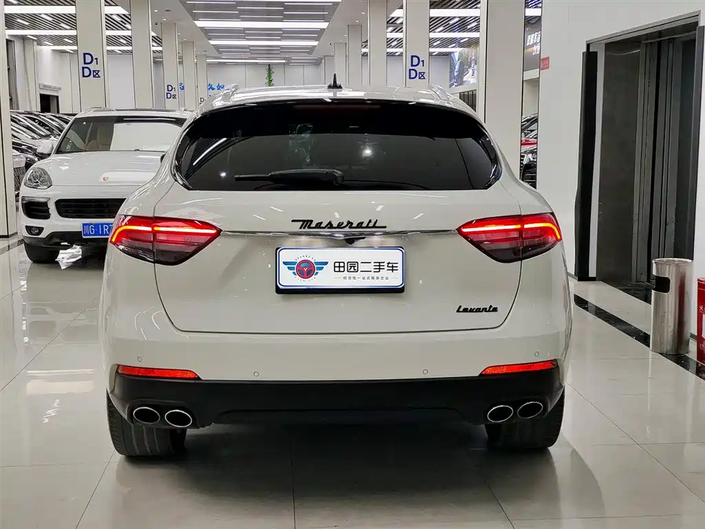 Levante 3.0 T Standard CN-V