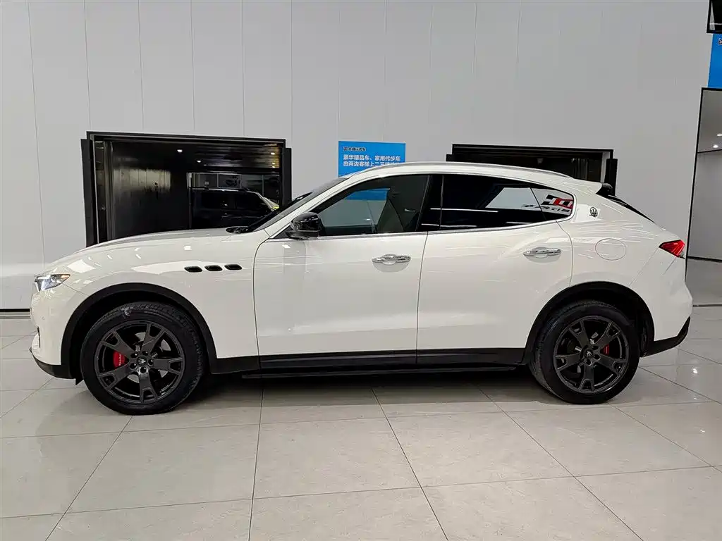 Levante 3.0 T Standard CN-V