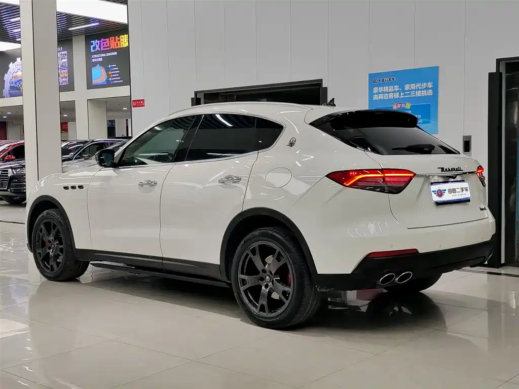 Levante 3.0 T Standard CN-V