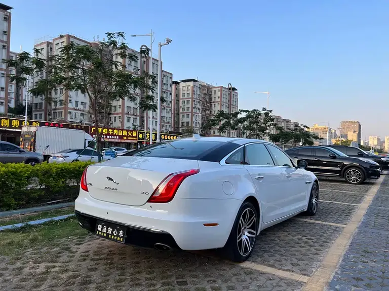 Jaguar XJ XJL 3.0 SC 2 WD Graceful Business