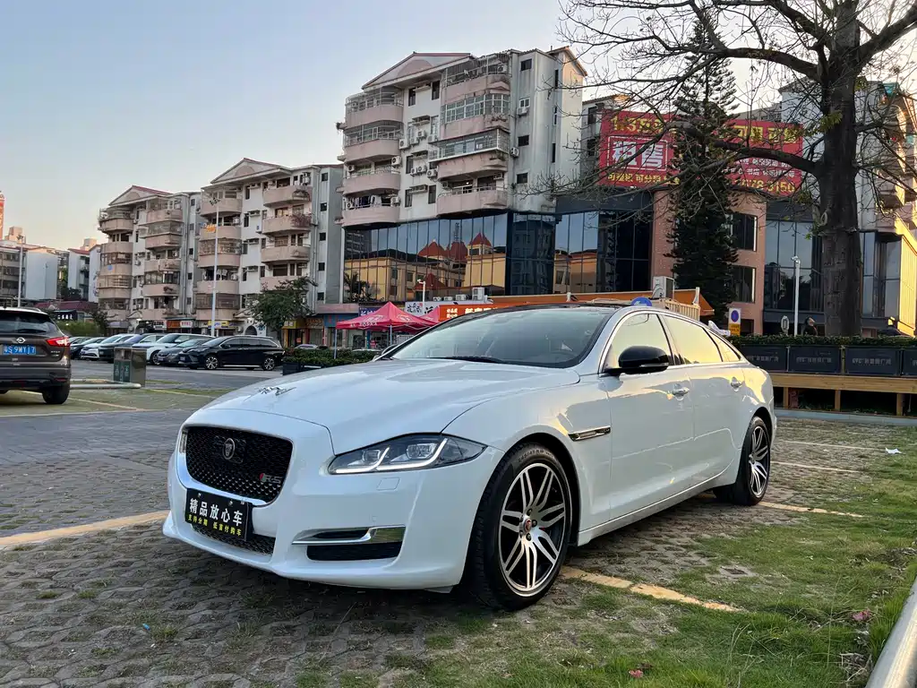Jaguar XJ XJL 3.0 SC 2 WD Graceful Business