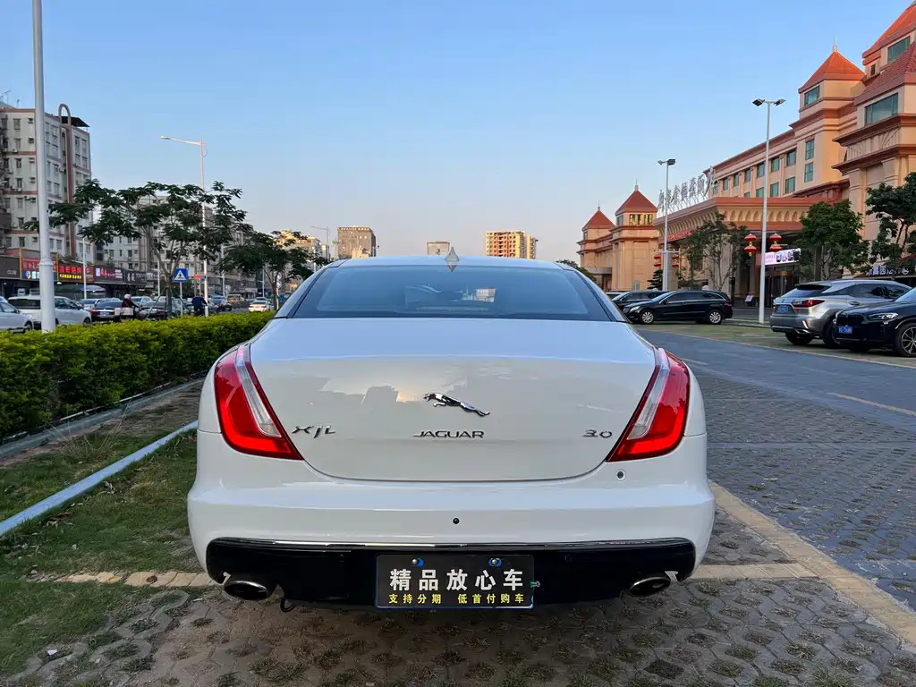 Jaguar XJ XJL 3.0 SC 2 WD Graceful Business