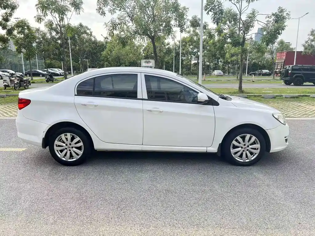 Roewe 350 1.5 L Manual Swift Speed