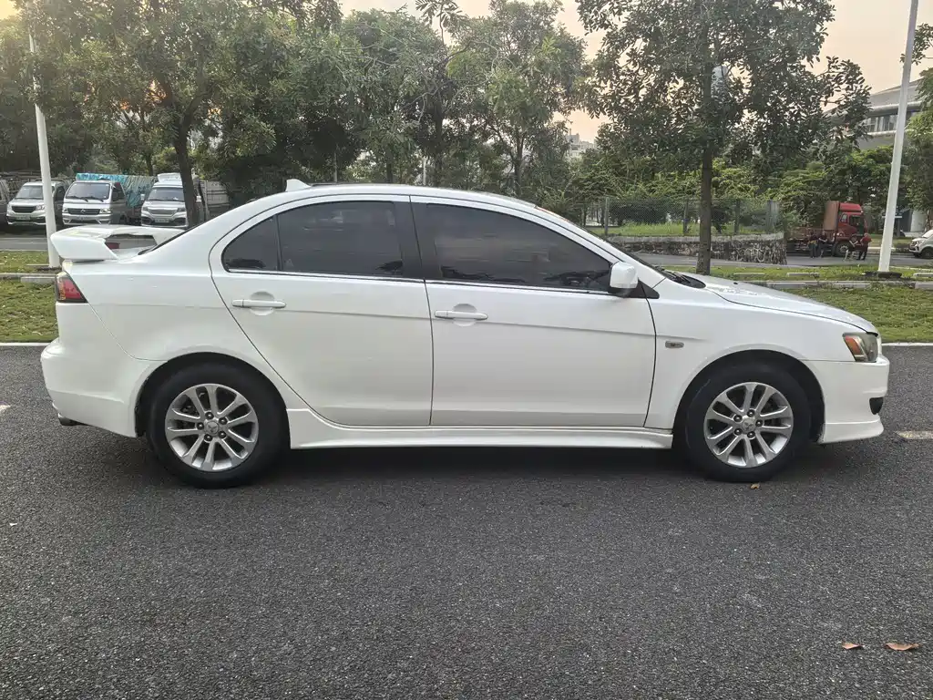 Lancer EX Zhishang 1.8 L CVT Luxury
