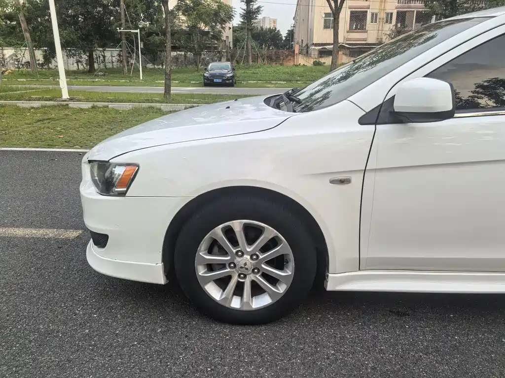 Lancer EX Zhishang 1.8 L CVT Luxury