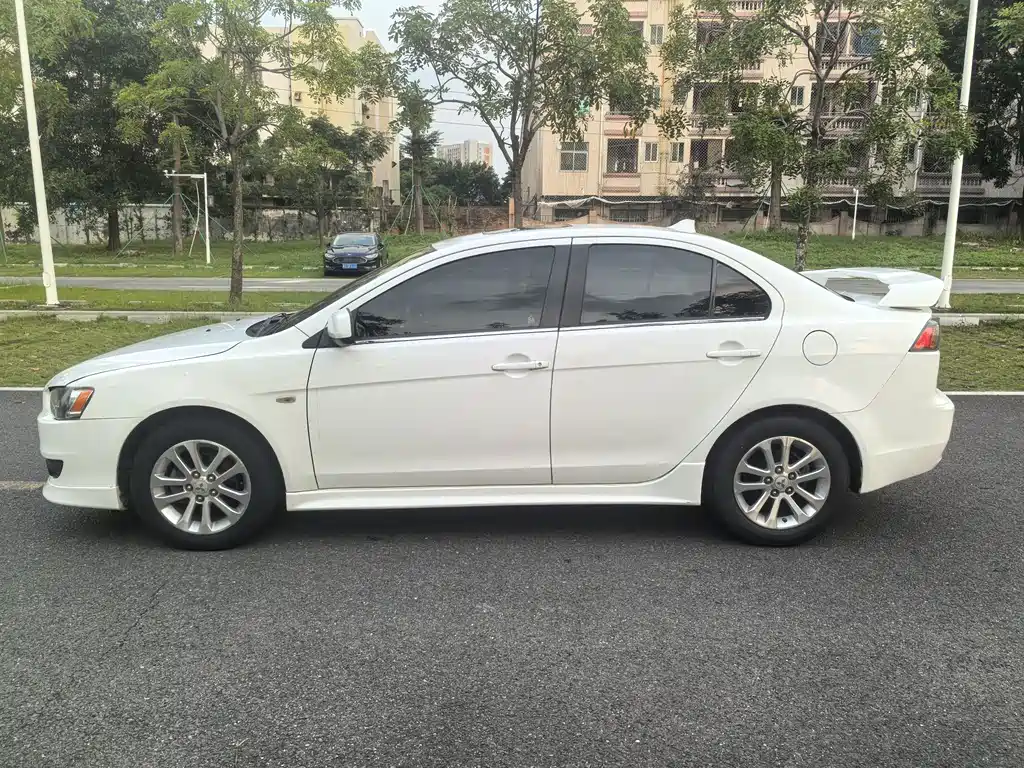 Lancer EX Zhishang 1.8 L CVT Luxury