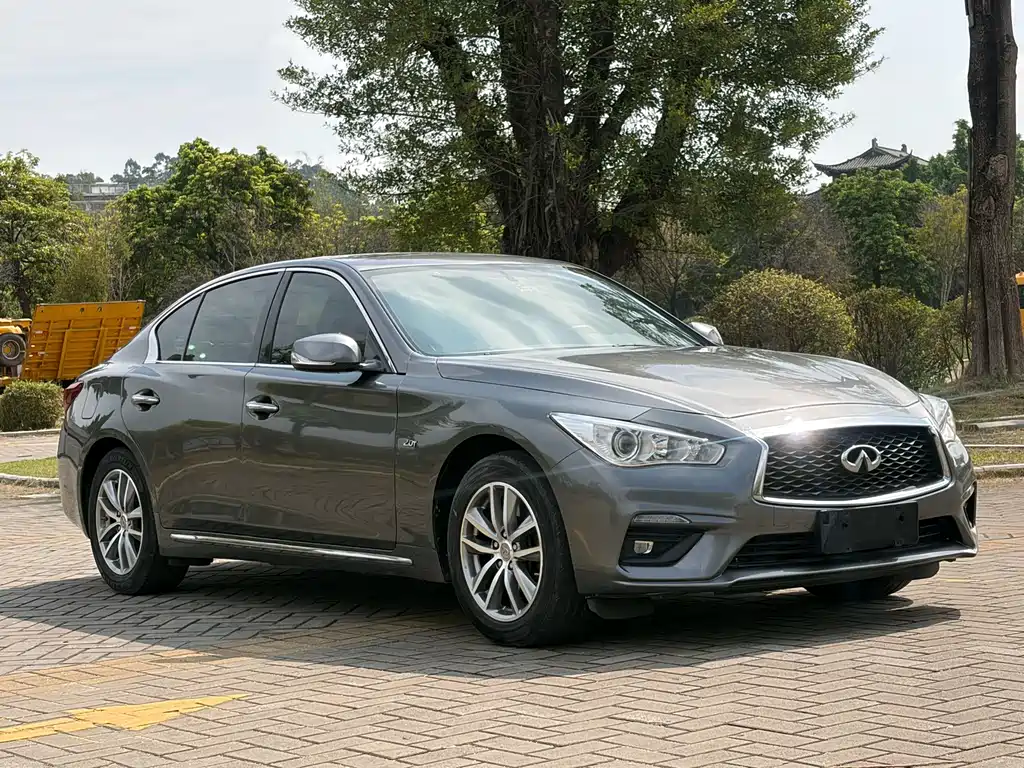 Infiniti Q50 L 2.0 T Comfort CN-VI