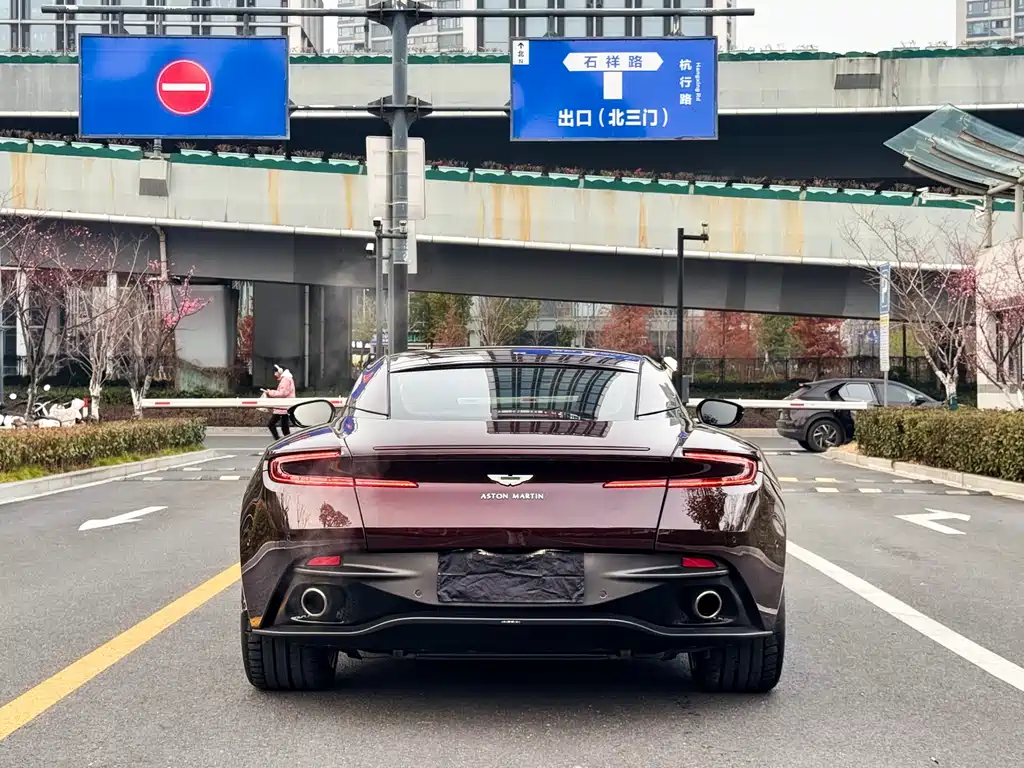 Aston Martin DB11 4.0 T V8 Coupe