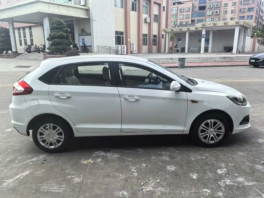 Fengyun 2 Hatchback 1.5 L Manual Sharp Intent
