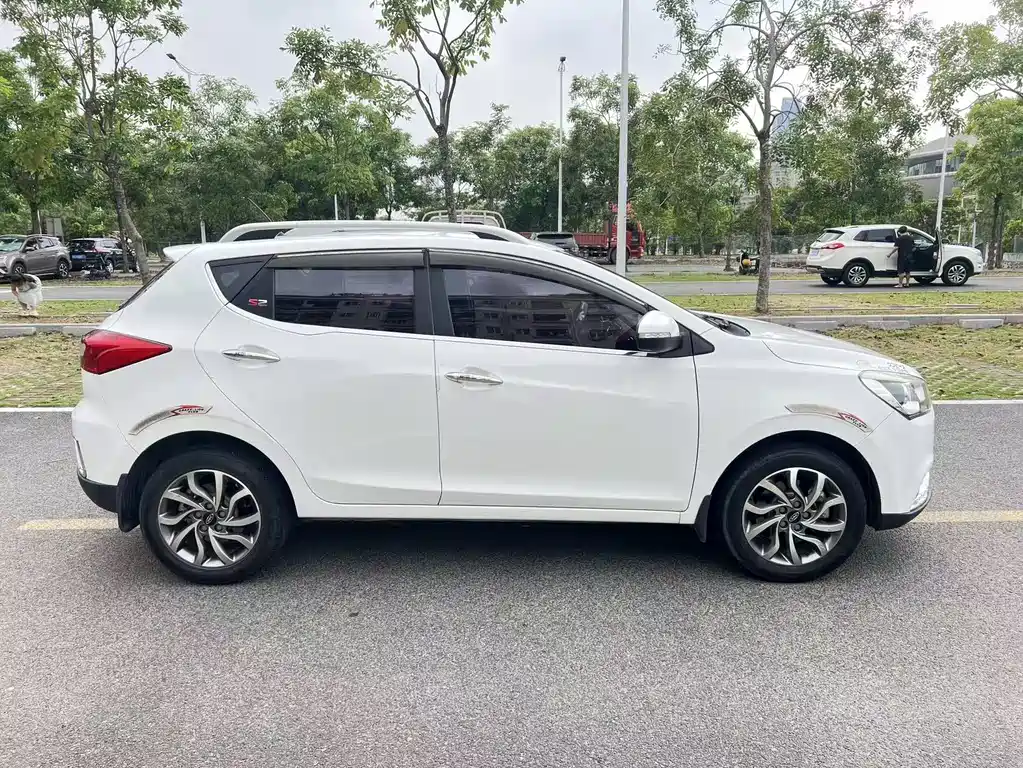Refine S2 1.5 L CVT Luxury Smart