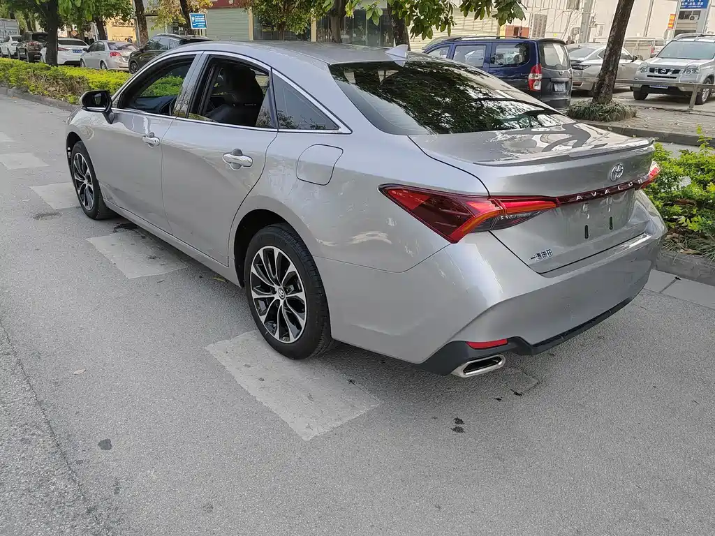 Avalon 2.5 L Luxury