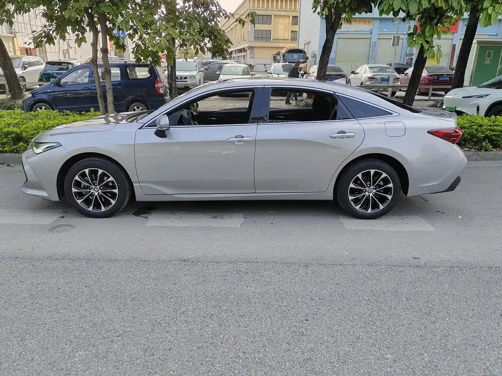 Avalon 2.5 L Luxury