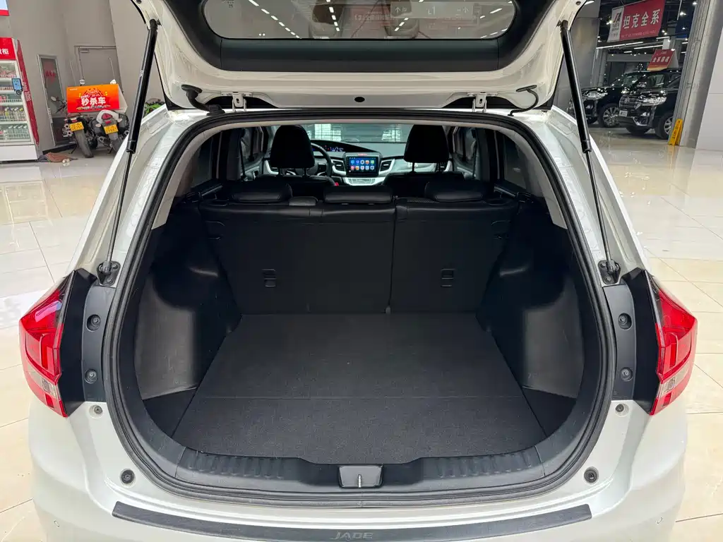 Jade 1.8 L Auto Comfort 5-seat