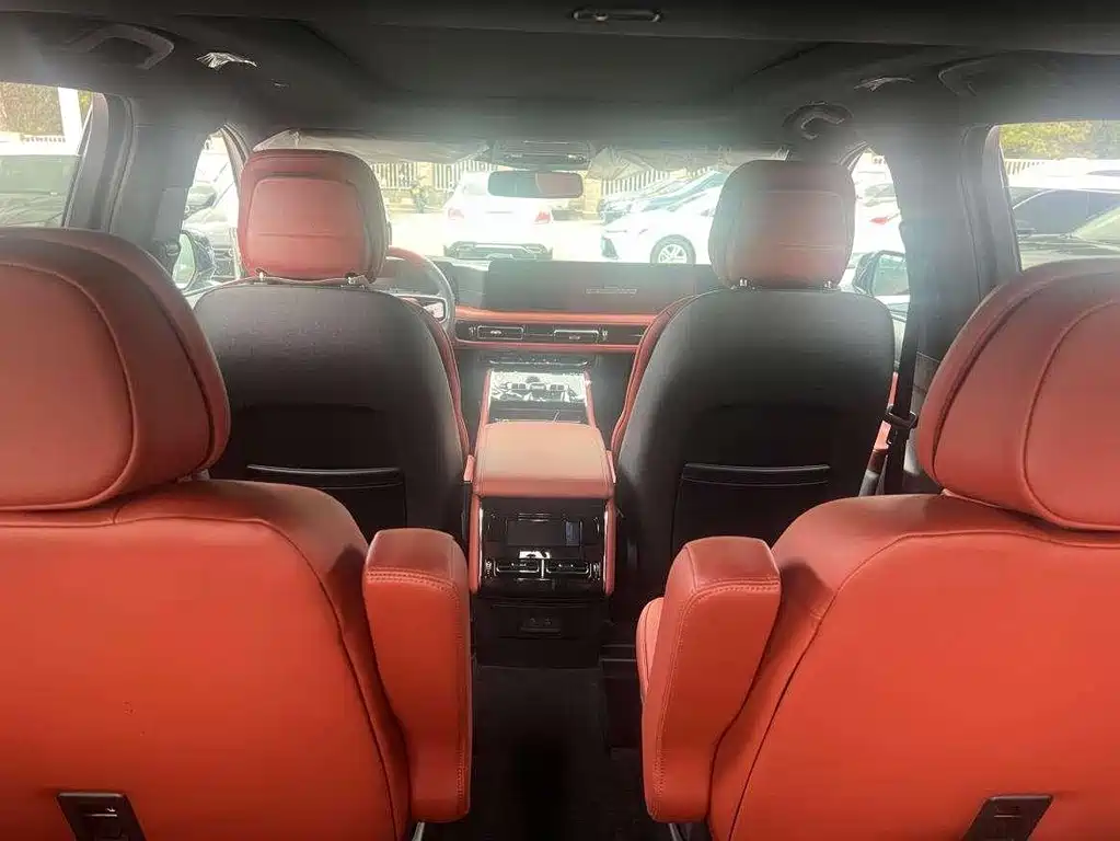Aviator 3.0 T V6 4 WD Noble Elegant 6-seat