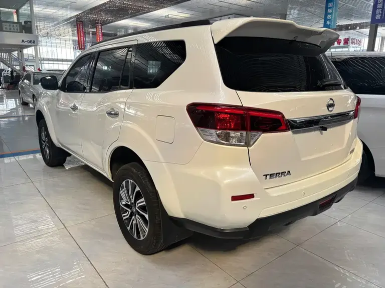 Nissan Terra 2.5 L Auto 2 WD Luxury