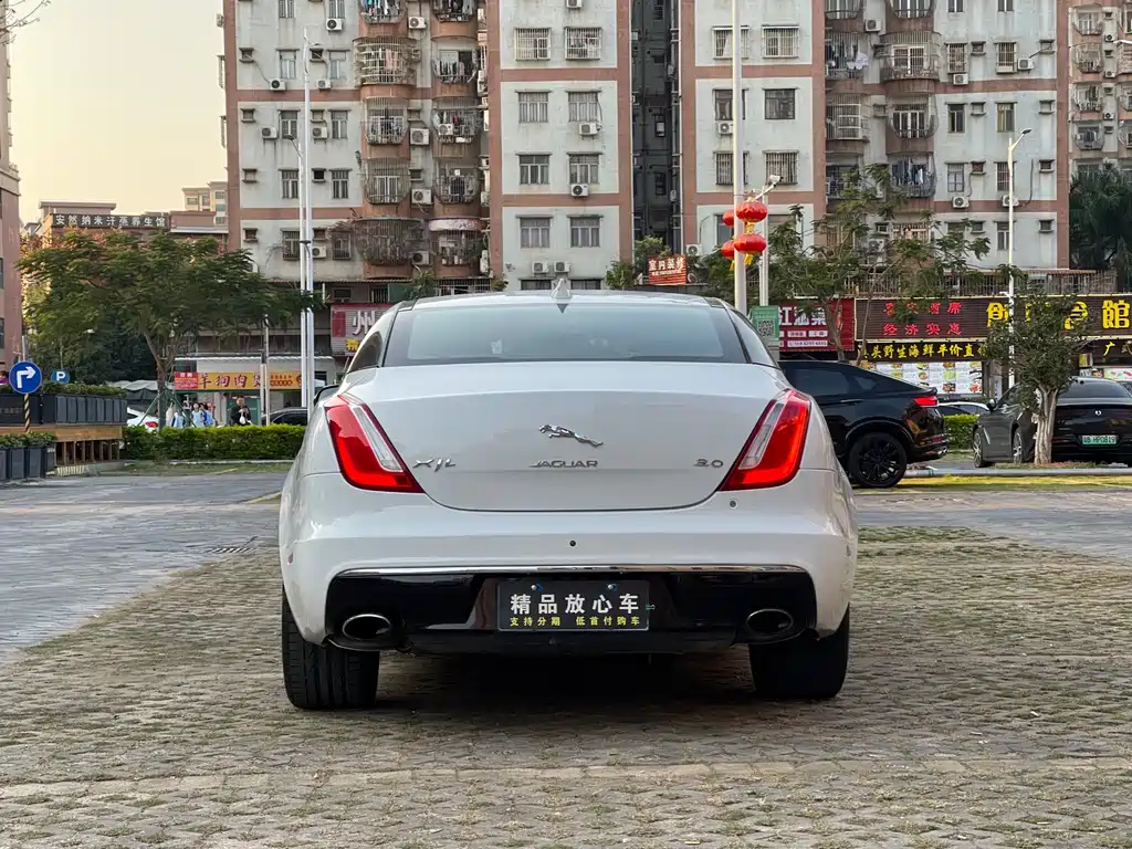 Jaguar XJ XJL 3.0 SC 2 WD Graceful Business