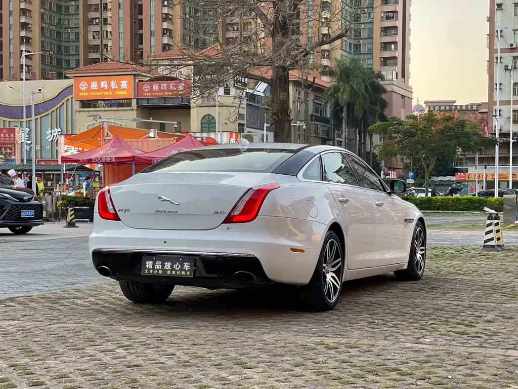 Jaguar XJ XJL 3.0 SC 2 WD Graceful Business