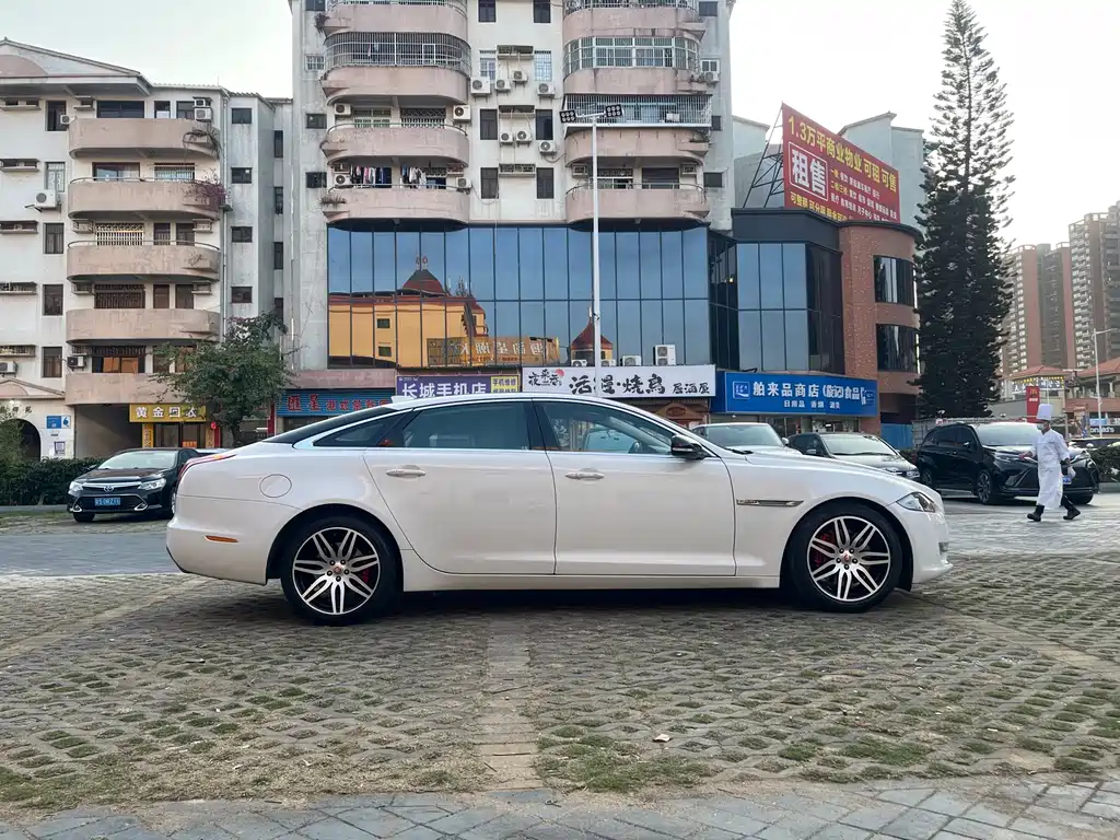 Jaguar XJ XJL 3.0 SC 2 WD Graceful Business