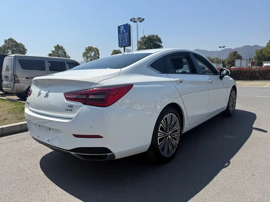 Hongqi H5 Classic Facelift 1.5 T DCT Flagship Charm