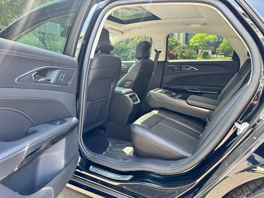 Taurus EcoBoost 245 Premium