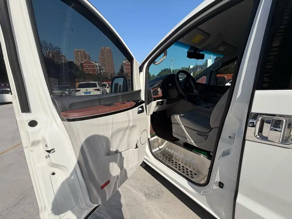 Refine M5 2.0 T Diesel Manual CN-VI