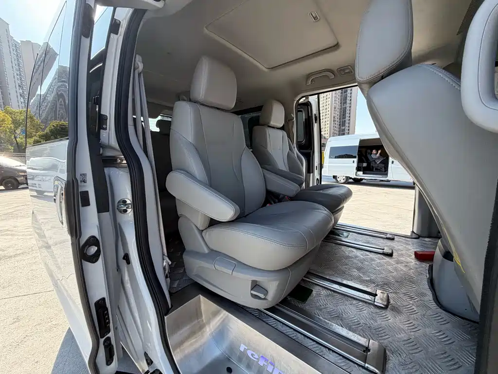 Refine M5 2.0 T Diesel Manual CN-VI