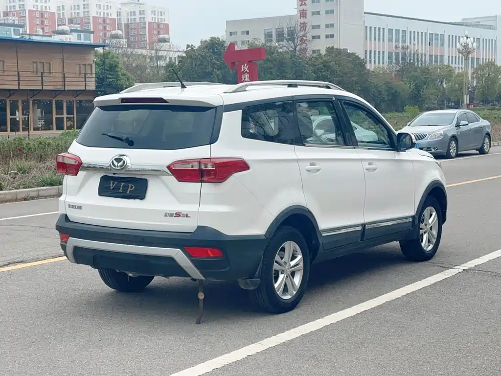 BAIC Huansu S3 S3 L 1.5 L Manual Distinguished