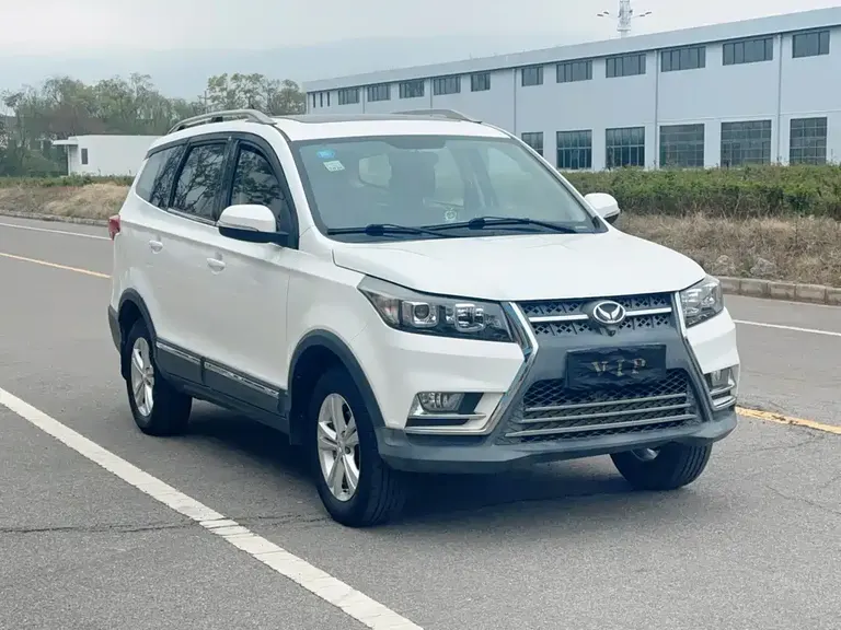 BAIC Huansu S3 S3 L 1.5 L Manual Distinguished