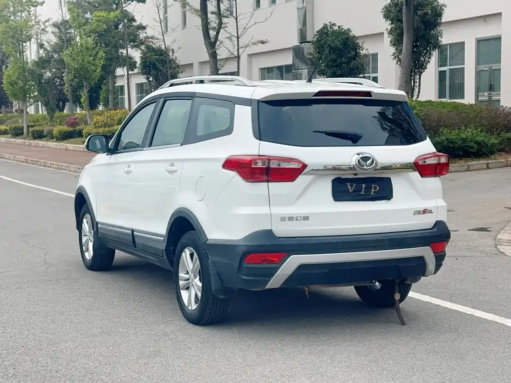 BAIC Huansu S3 S3 L 1.5 L Manual Distinguished