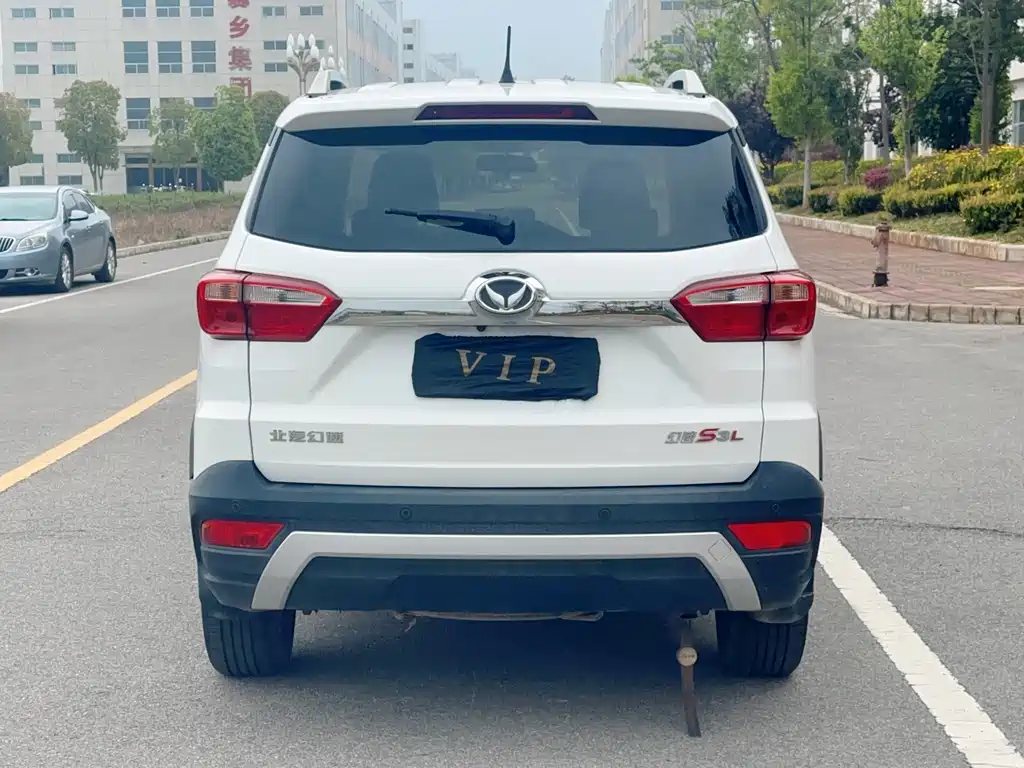 BAIC Huansu S3 S3 L 1.5 L Manual Distinguished