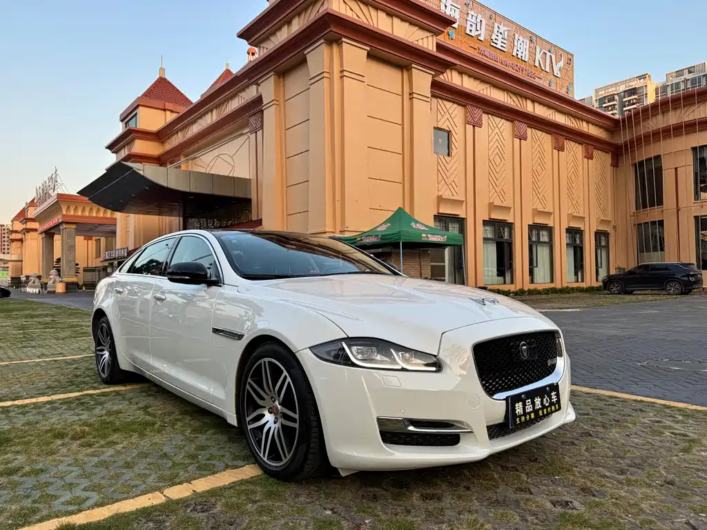 Jaguar XJ XJL 3.0 SC 2 WD Graceful Business