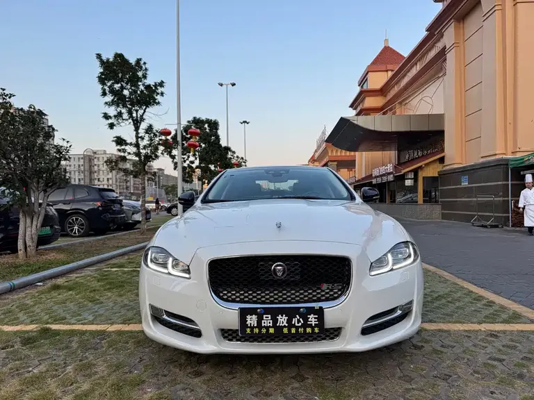 Jaguar XJ XJL 3.0 SC 2 WD Graceful Business