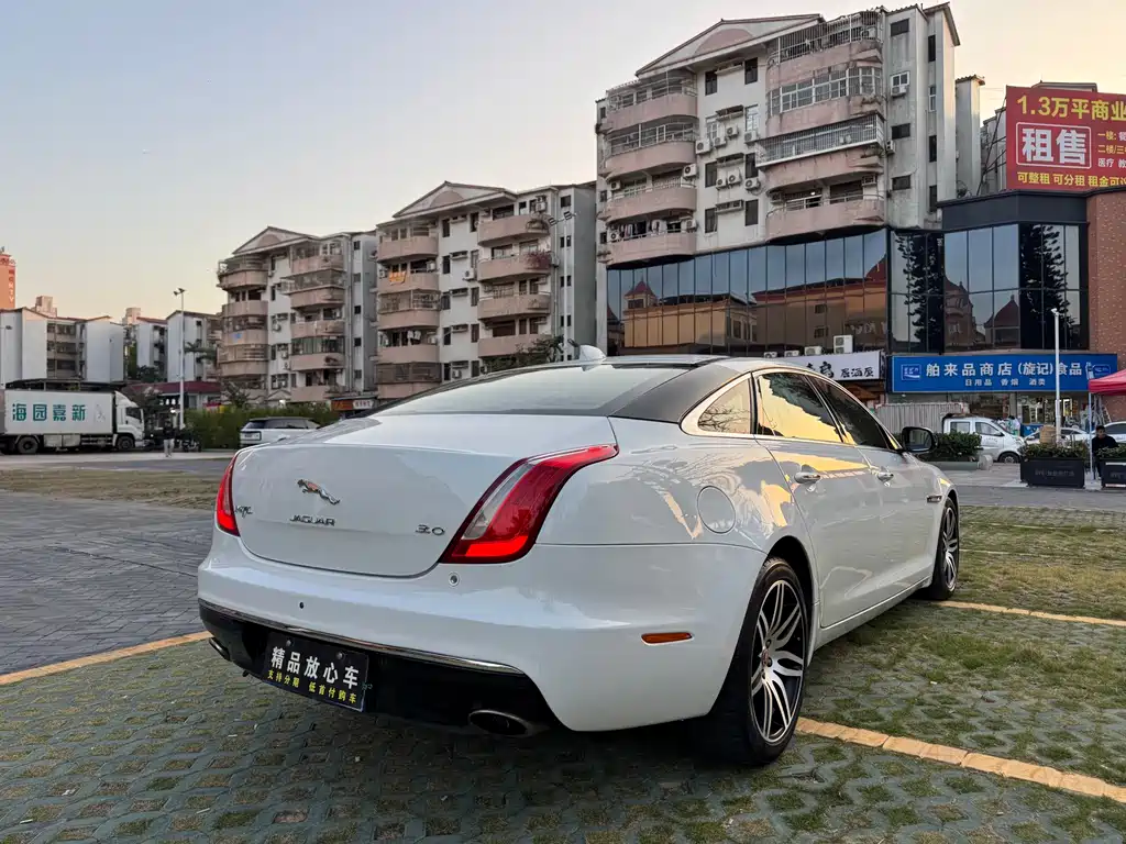 Jaguar XJ XJL 3.0 SC 2 WD Graceful Business
