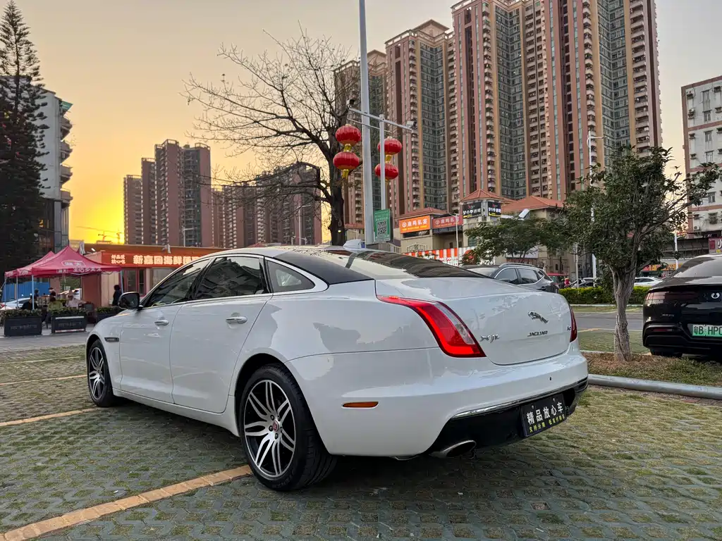 Jaguar XJ XJL 3.0 SC 2 WD Graceful Business