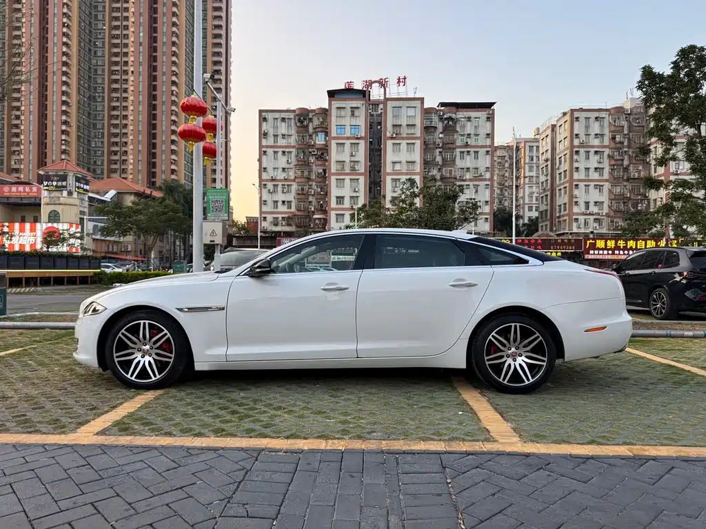 Jaguar XJ XJL 3.0 SC 2 WD Graceful Business