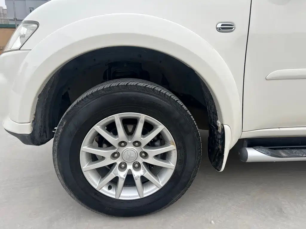 Pajero Sport 3.0 L Auto 2 WD Luxury