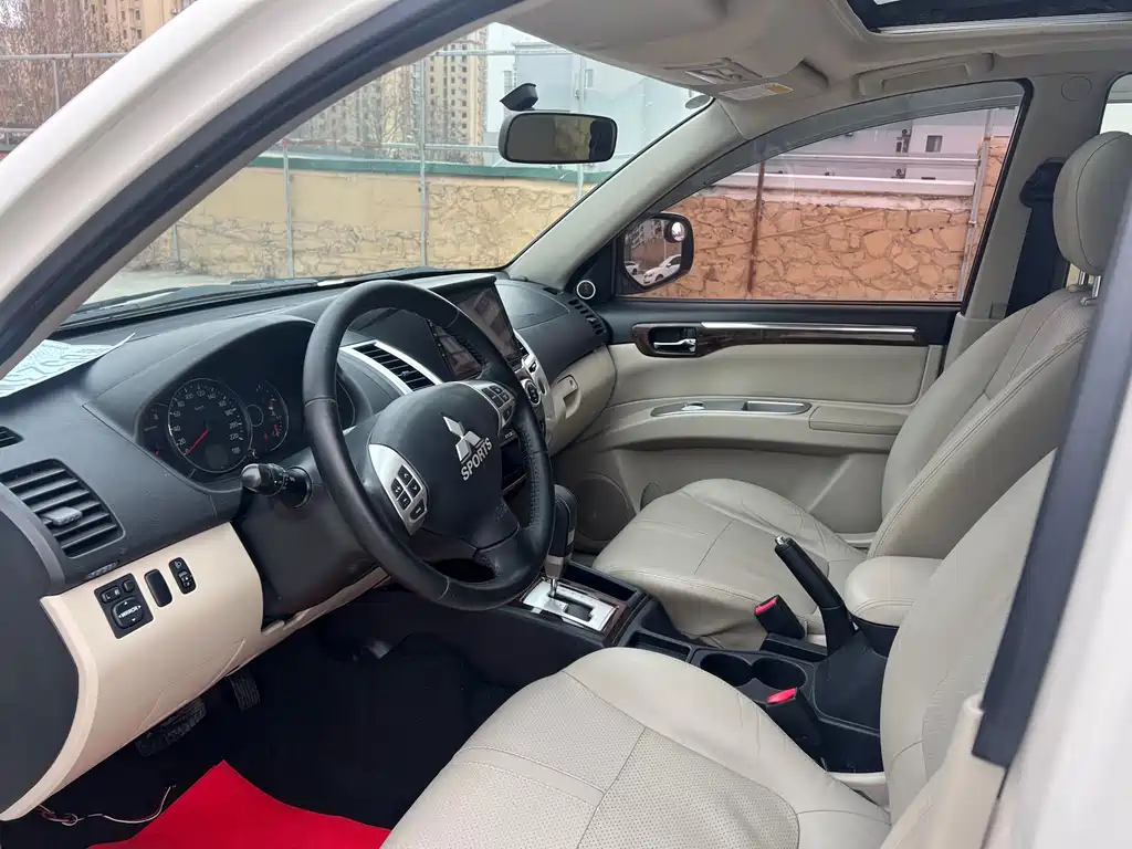 Pajero Sport 3.0 L Auto 2 WD Luxury