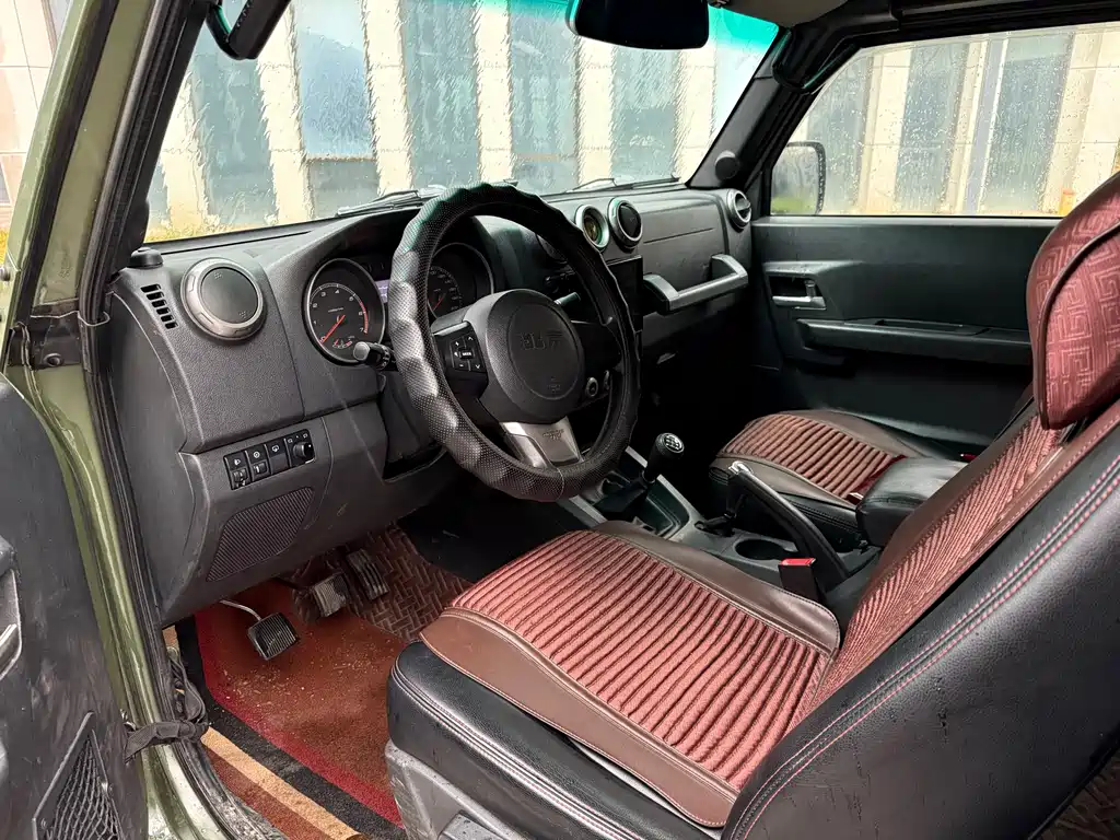 BAIC BJ40 2.4 L Manual Cross