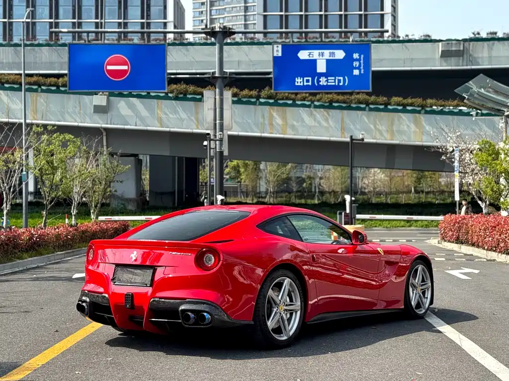 F12 berlinetta 6.3 L Standard