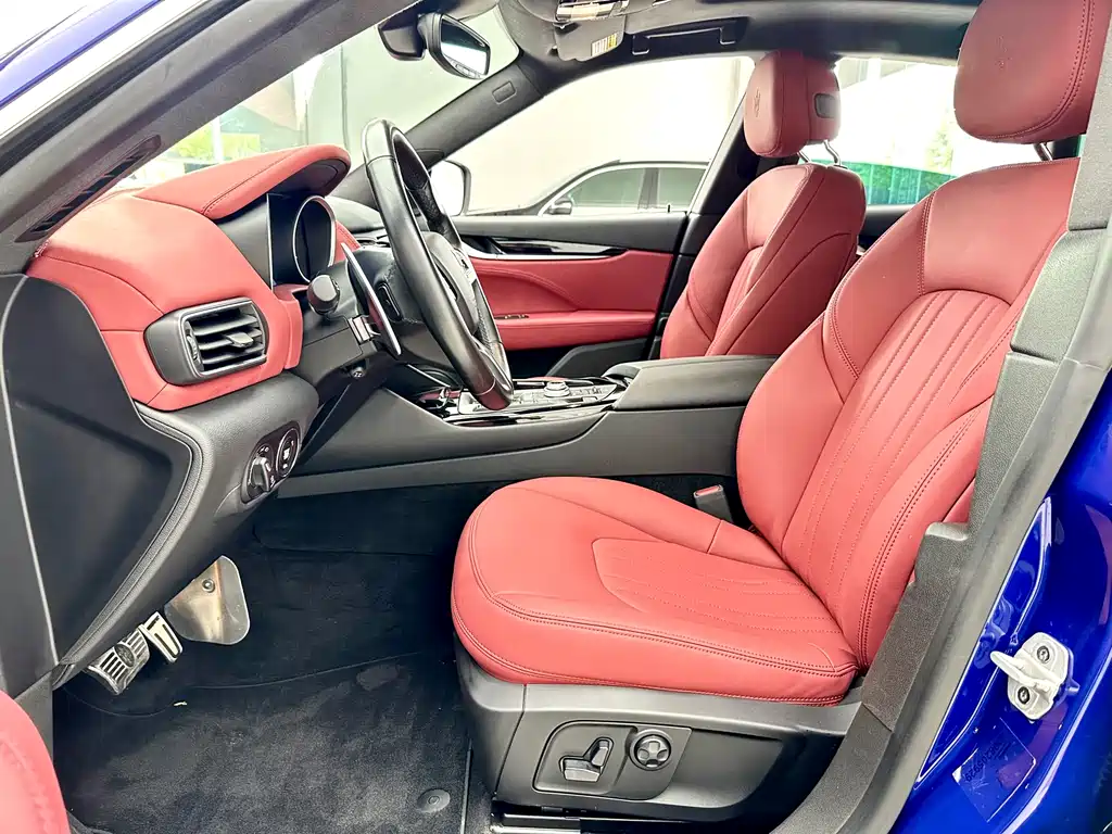Levante 3.0 T Standard CN-V