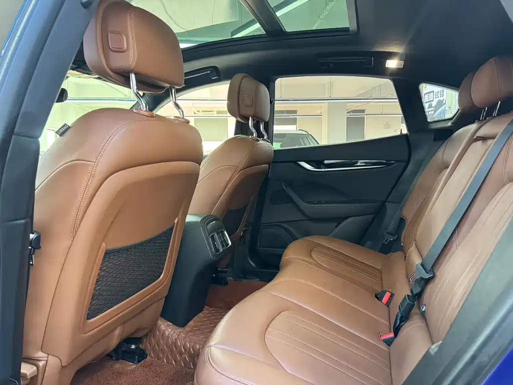 Levante 3.0 T Standard CN-V