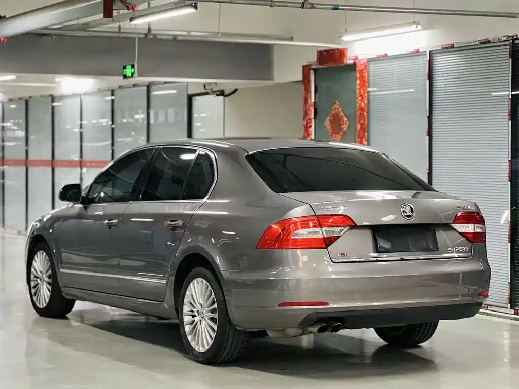 Superb 1.8 TSI Auto Elegant