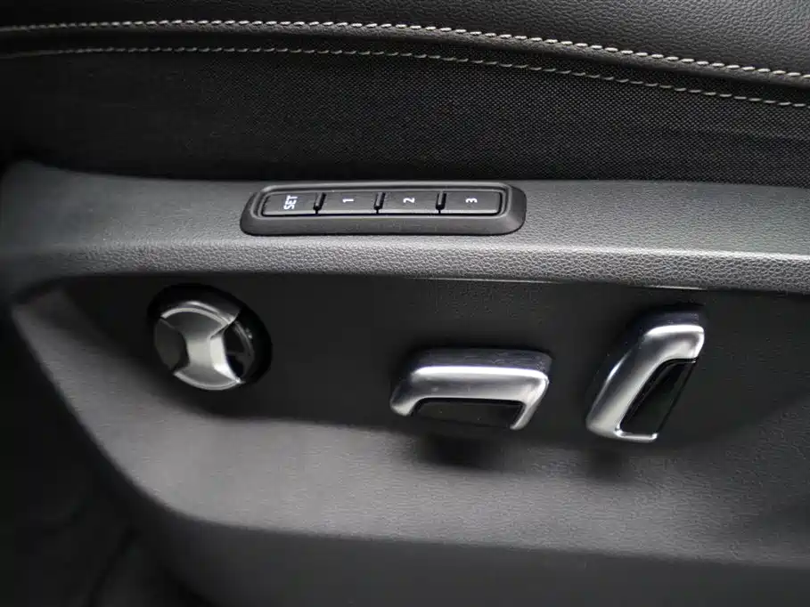 Talagon 380 TSI 4 WD Luxury Premium Realm Pro 6-seat