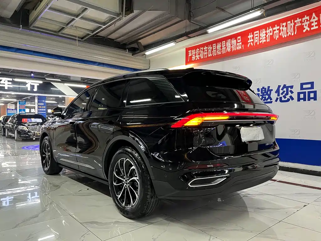 Nautilus 2.0 T 4 WD Premium