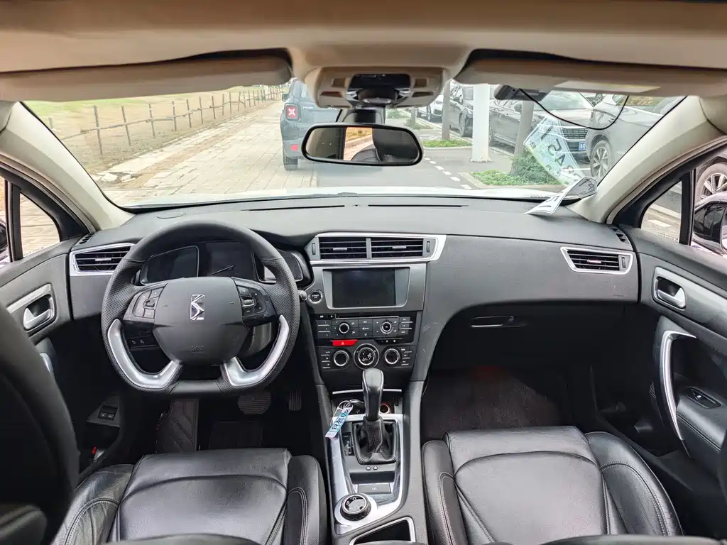 DS 6 1.6 T Luxury THP160