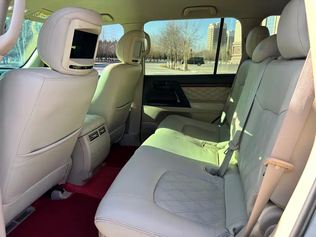 Land Cruiser (Import) 4.0 L V6 Middle East Base