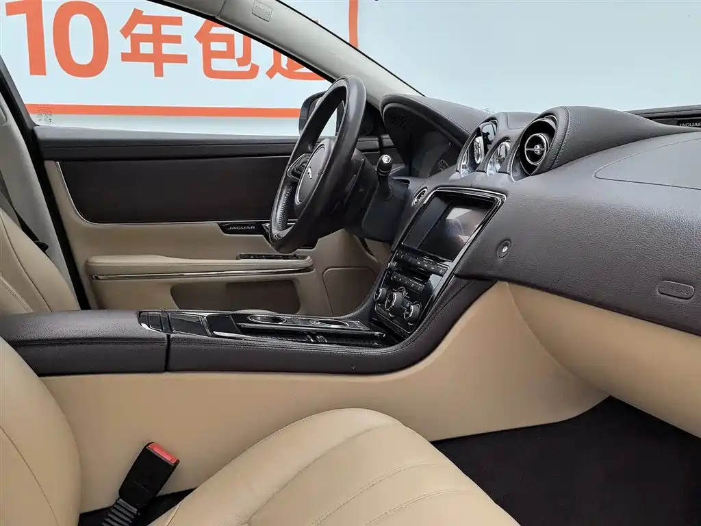 Jaguar XJ XJL 2.0 T 2 WD Graceful Business